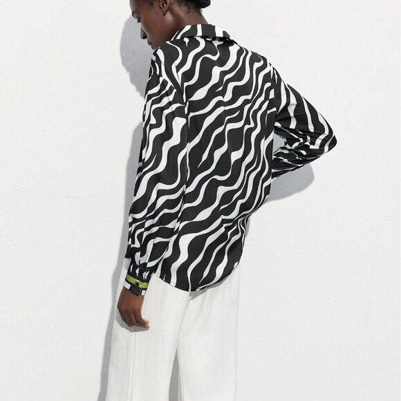 Black Casual Women's Round Neck Long Sleeve Zebra Print Shirt - Picture 2 of 8